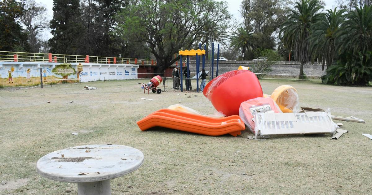La Municipalidad trabaja en la ampliacioacuten de aacutereas recreativas con instalacioacuten de maacutes juegos infantiles y merenderos en el parque Aguirre