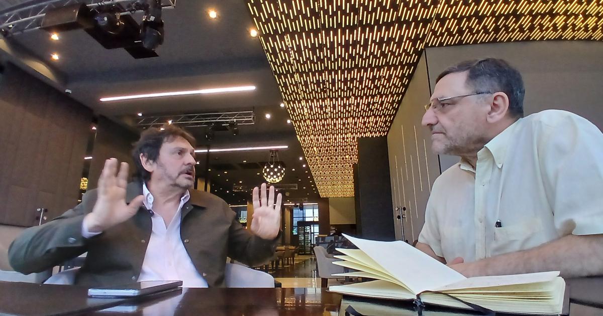 Felipe Pigna en Santiago- La sociedad estaacute agobiada y el margen para la reflexioacuten poliacutetica se va achicando
