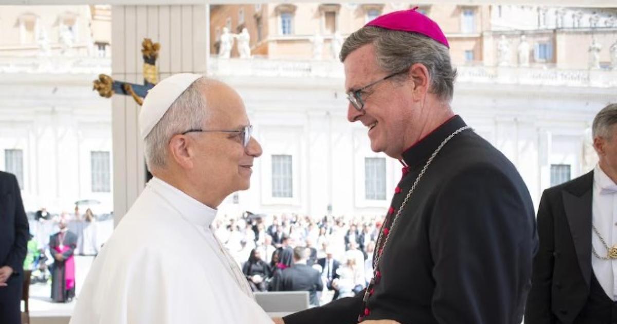 Saludo de Jorge García Cuerva al Papa León XIV en el Vaticano VolverÃn a verse en noviembre en la Argentina (Foto- Infobae)