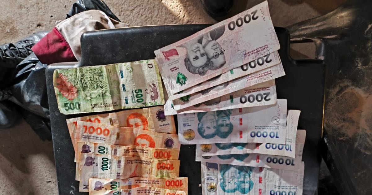 Antildeatuya- allanaron dos viviendas secuestraron numerosos bienes y detuvieron a un sospechoso