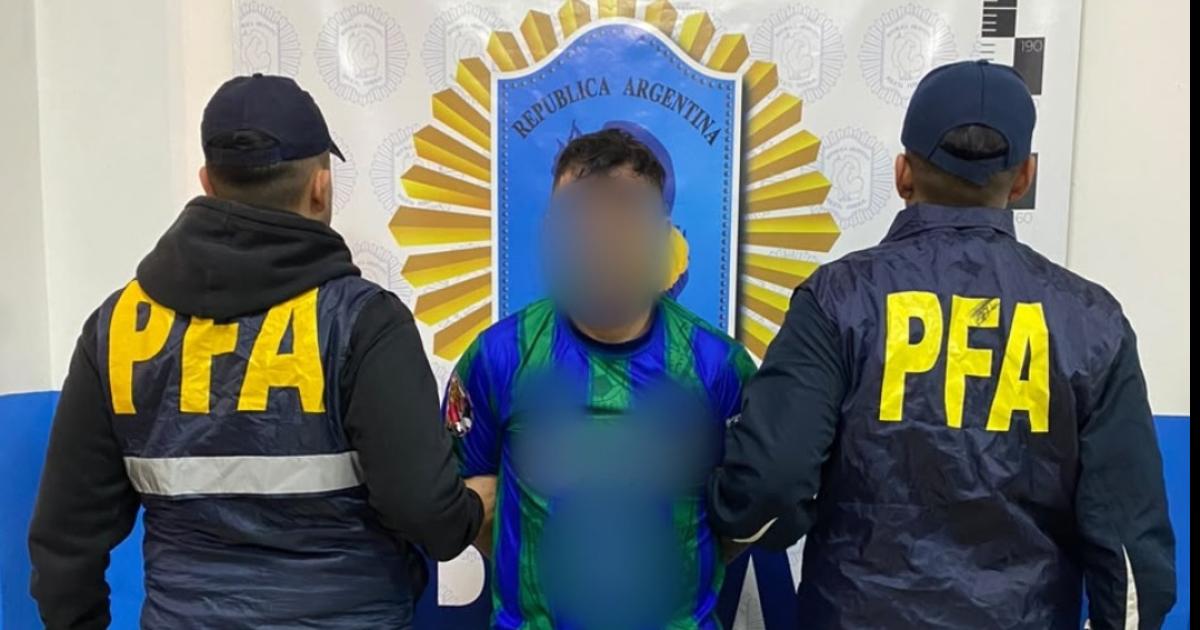 Cayoacute en pleno partido de futsal en Avellaneda- lo acusan de contratar a un sicario para matar a su rival