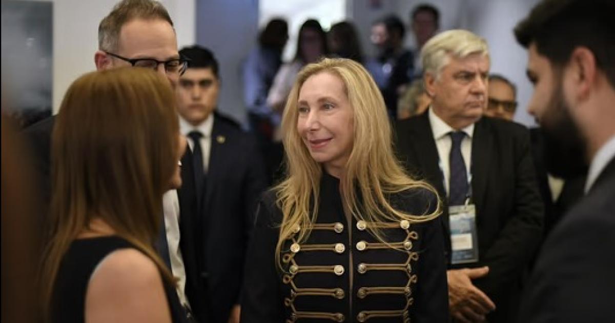 Karina Milei encabezó en París una ronda de negocios