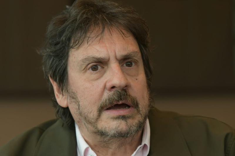 Felipe Pigna en la Feria del Libro- Hay que defenderlas y cuidarlas