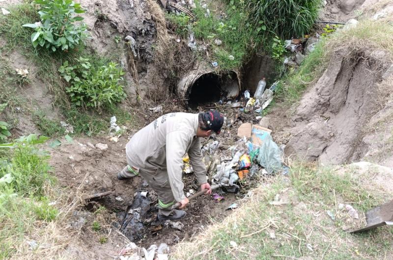 Desde la comuna piden a vecinos cuidar los desaguumles pluviales
