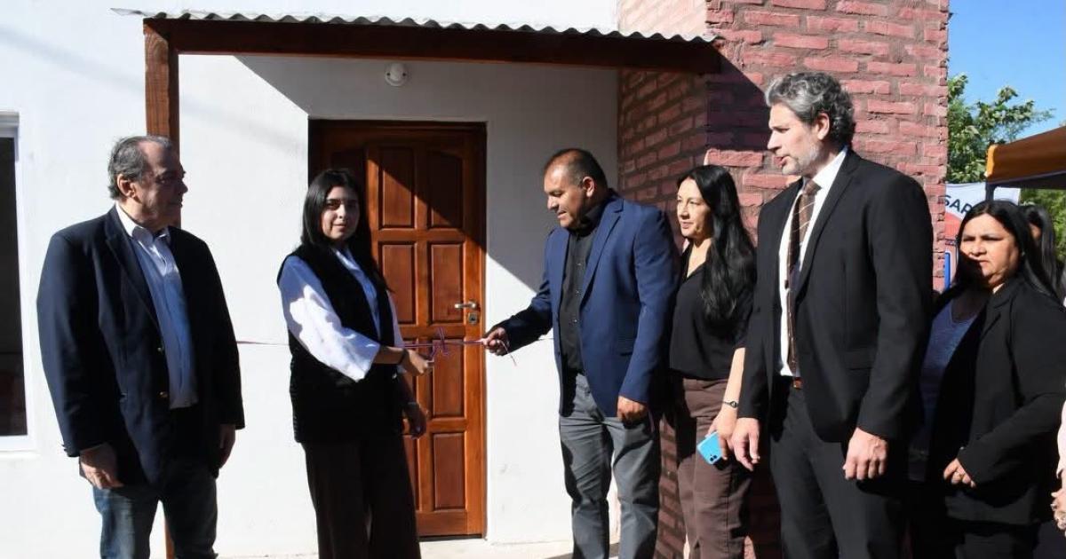 Bandera Bajada celebroacute su 81ordm aniversario con la entrega de 40 viviendas sociales