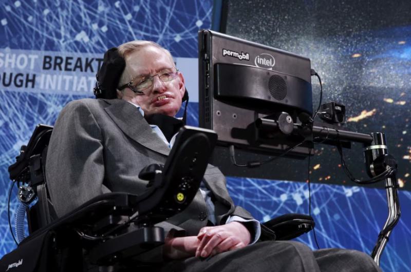 Hawking consideraba que el desarrollo de sistemas inteligentes podía poner en peligro a las personas