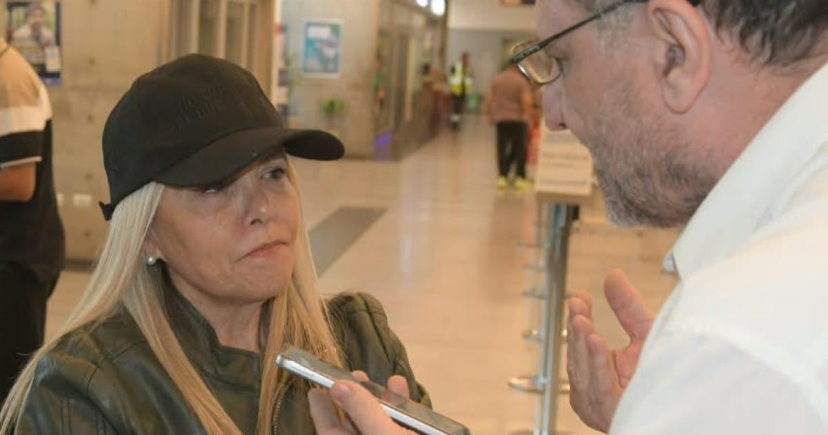 La mamaacute de Lali Espoacutesito presenta su libro en el que revela coacutemo superoacute el caacutencer de mama