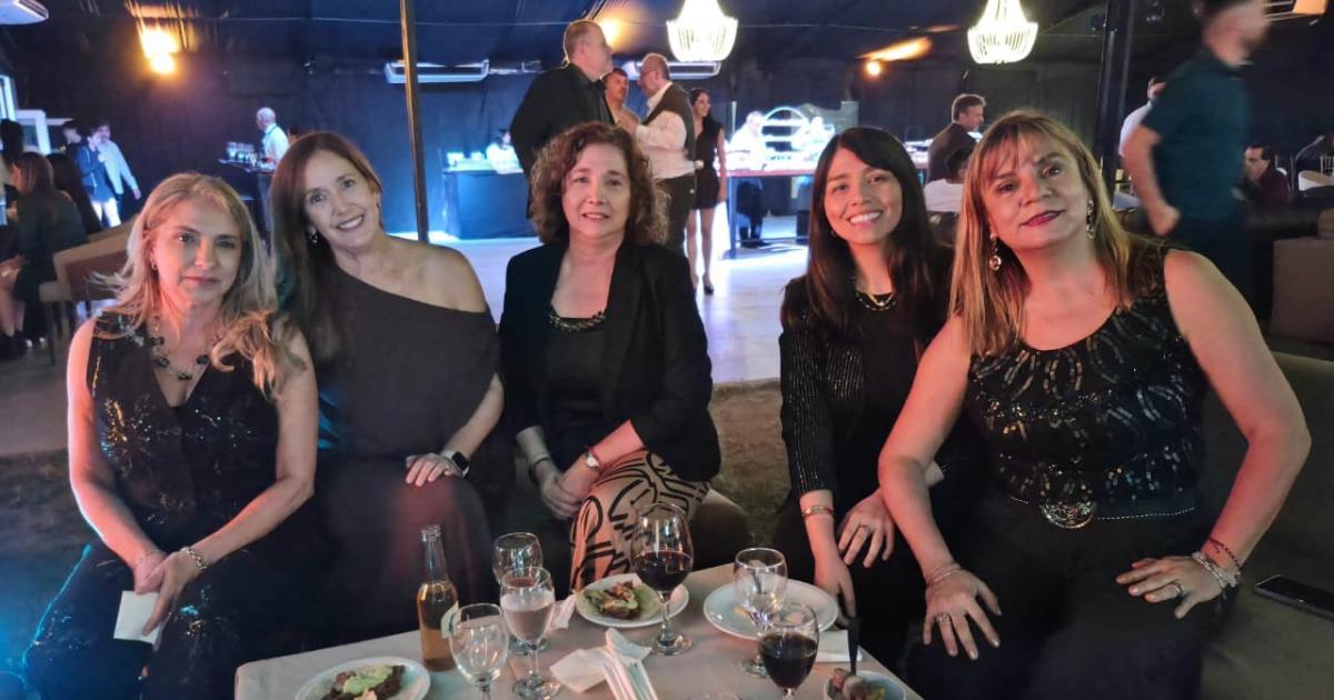 FESTEJO EN SANTIAGO POR EL DIacuteA DEL ODONTOacuteLOGO