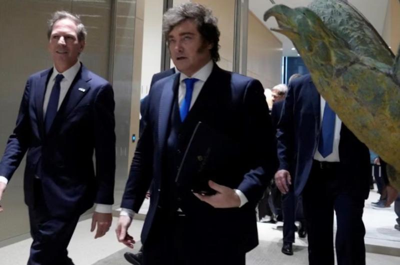 El embajador de Javier Milei en Estados Unidos Alec Oxenford defendió la postura desregulacionista del Gobierno en medio del debate sobre la Inteligencia Artificial