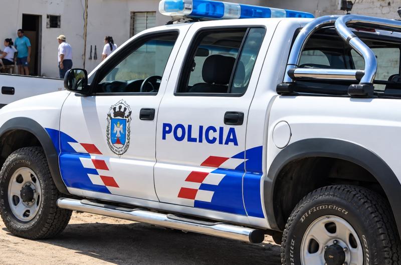 Brutal caso de violencia de geacutenero en el barrio Siglo XXI- un hombre apuntildealoacute a su pareja tras una discusioacuten