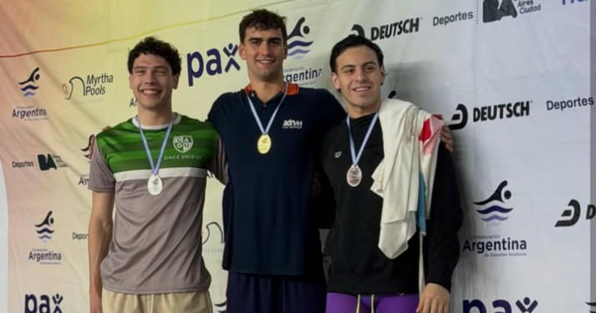Matiacuteas Sosa lleno de magia en el Nacional Junior de Natacioacuten