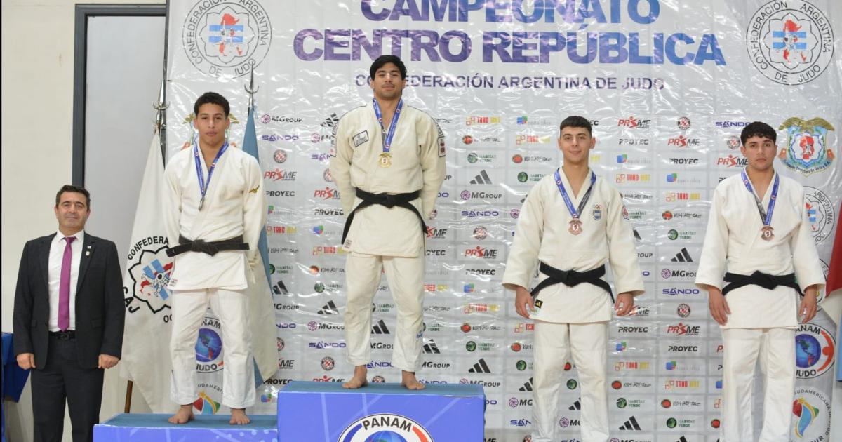 Emanuel Peralta el santiaguentildeo que rompe reacutecords y suentildea con los Juegos Oliacutempicos 2028