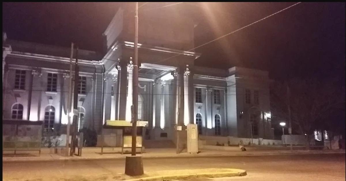 Tragedia en una cancha de fuacutetbol- un jugador se descompensoacute durante un partido y fallecioacute