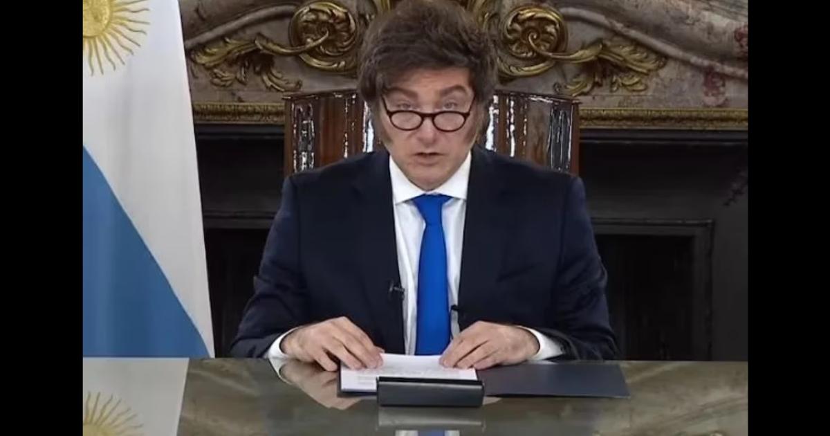 Tras la visita a Pariacutes Milei retoma la actividad en Casa Rosada con reunioacuten de Gabinete y recepcioacuten de embajadores