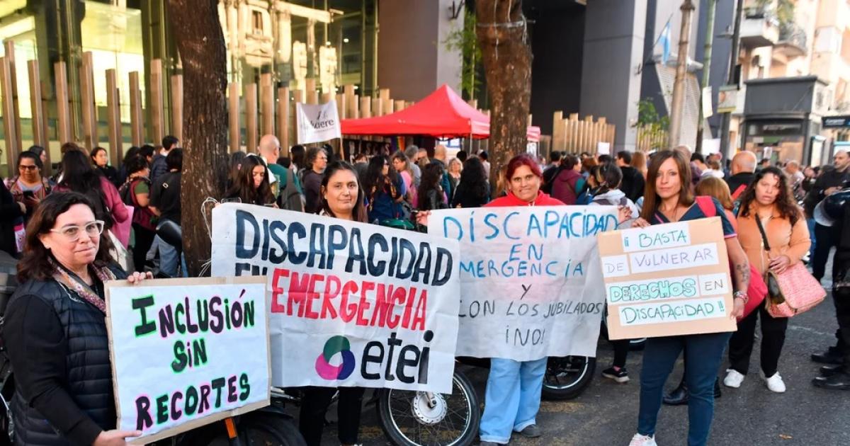 El Gobierno Nacional recibe a la Iglesia para debatir poliacuteticas de discapacidad de cara a la visita del Papa