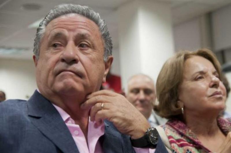 Causa Vacunatorio VIP- avanza la nueva ronda de indagatorias y se define cuaacutendo declararaacuten Duhalde y Verbitsky
