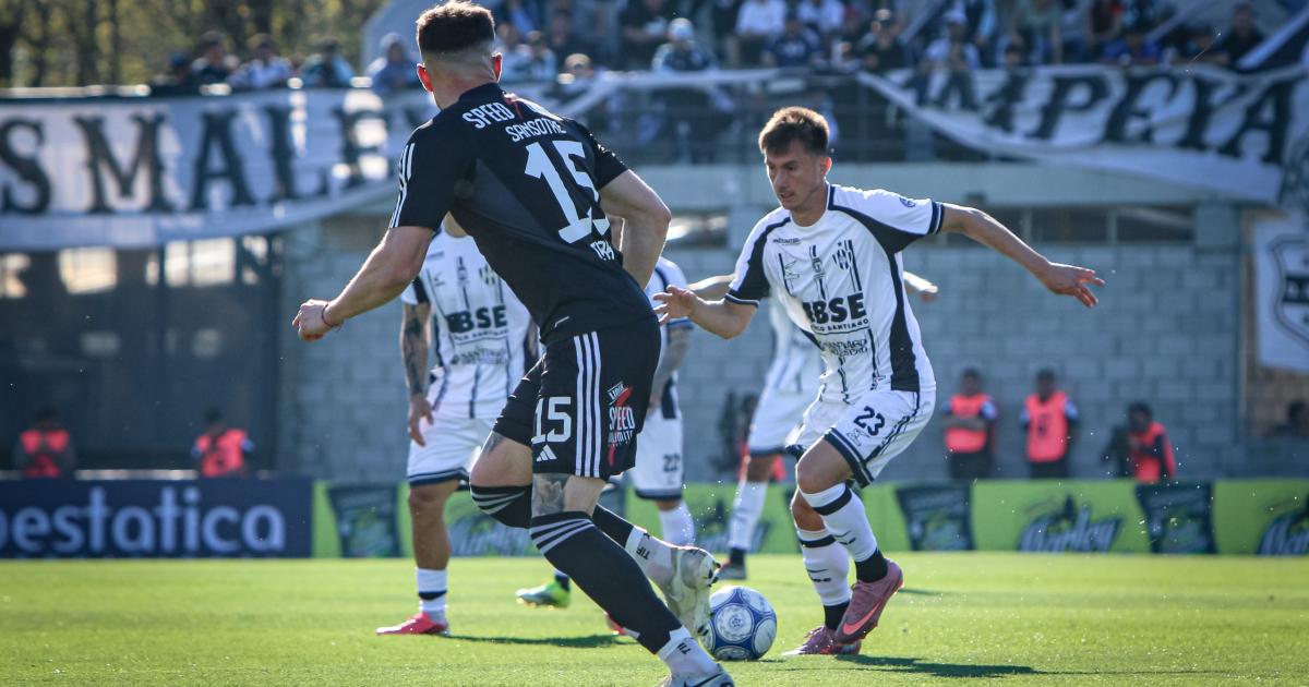 Central empatoacute ante Riestra y sigue sin ganar