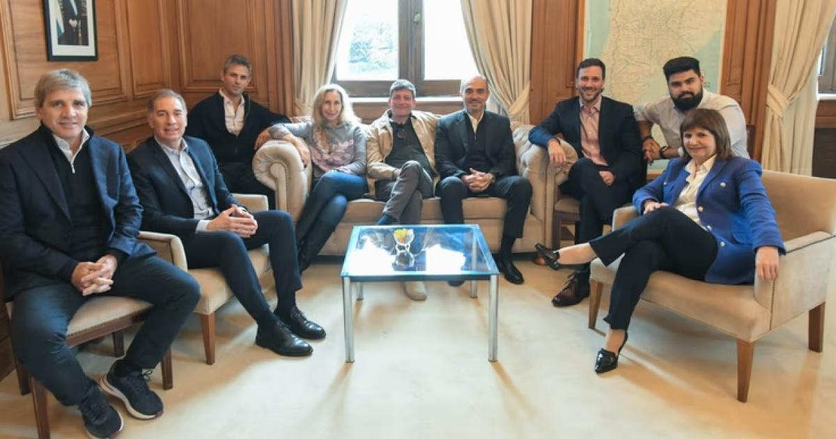 El Gobierno Nacional postergoacute la reunioacuten de la mesa poliacutetica- Karina Milei y Diego Santilli encabezan un acto minero