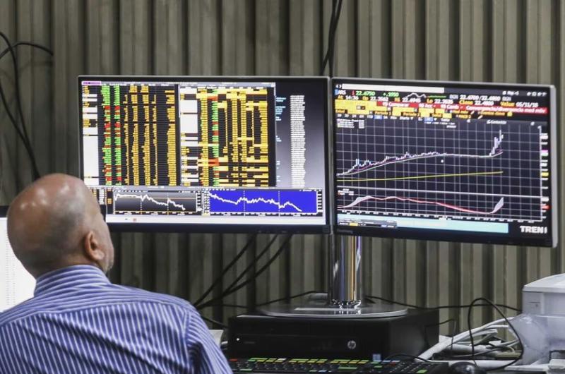Acciones subieron hasta un 8-en-porciento- y bajoacute el riesgo paiacutes