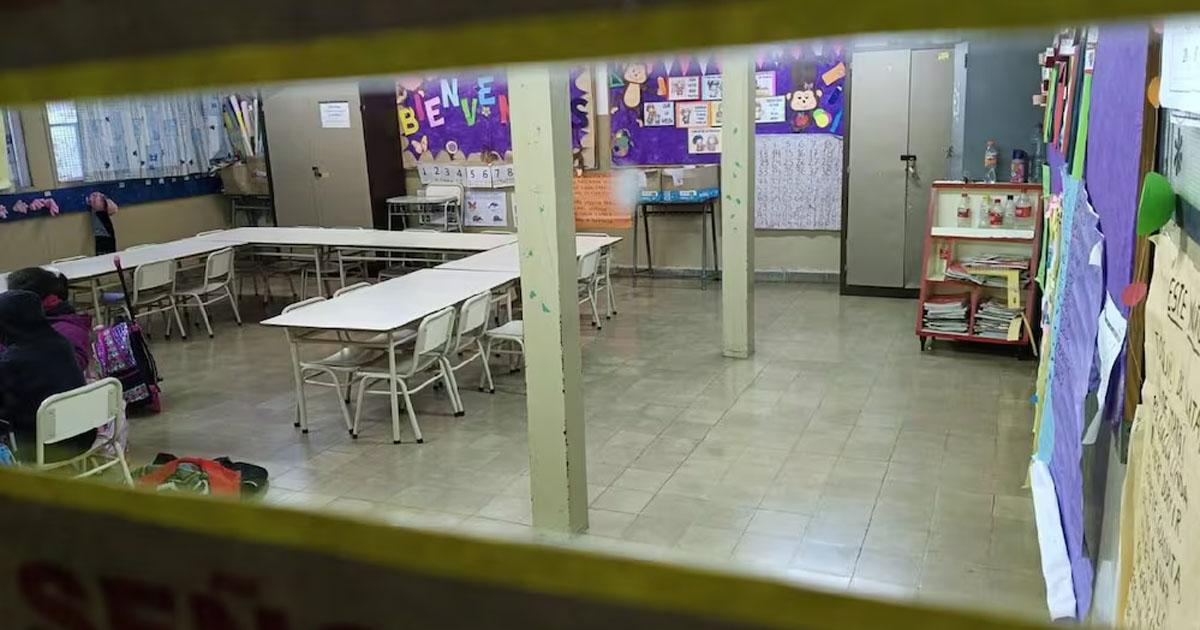 Una nena de primer grado llevoacute un arma a la escuela- la teniacutea escondida en la mochila