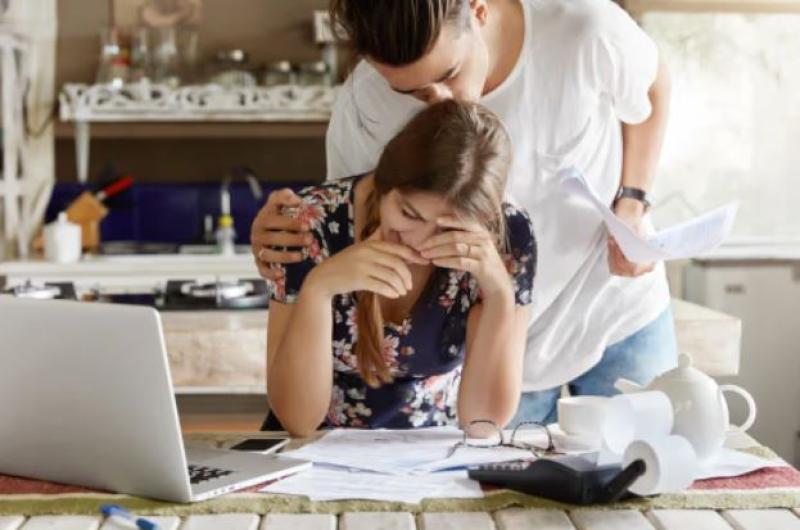 Alerta en el sistema financiero- el 30-en-porciento- de los clientes que refinancioacute sus deudas volvioacute a caer en mora