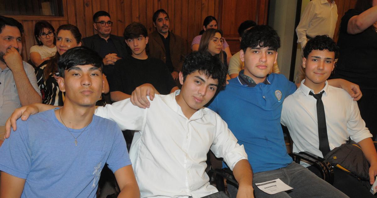 EL ROTARY CLUB ENTREGOacute DISTINCIONES