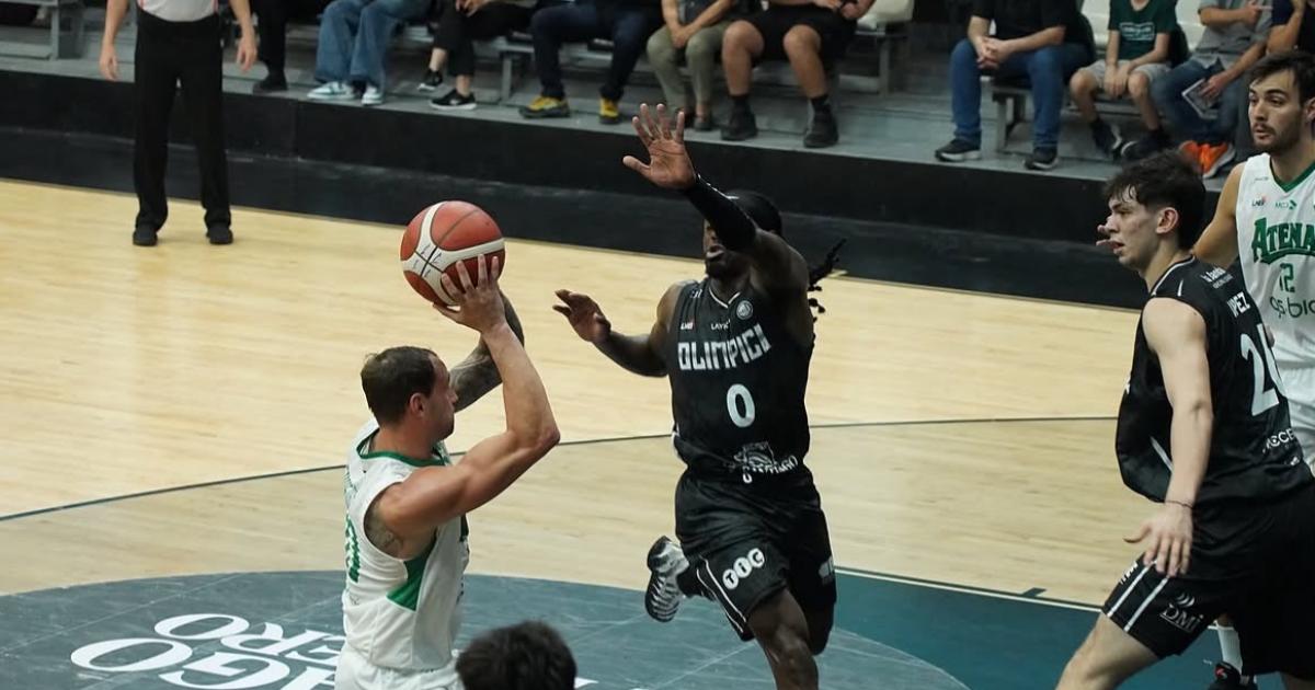 Oliacutempico perdioacute en el cierre ante Atenas