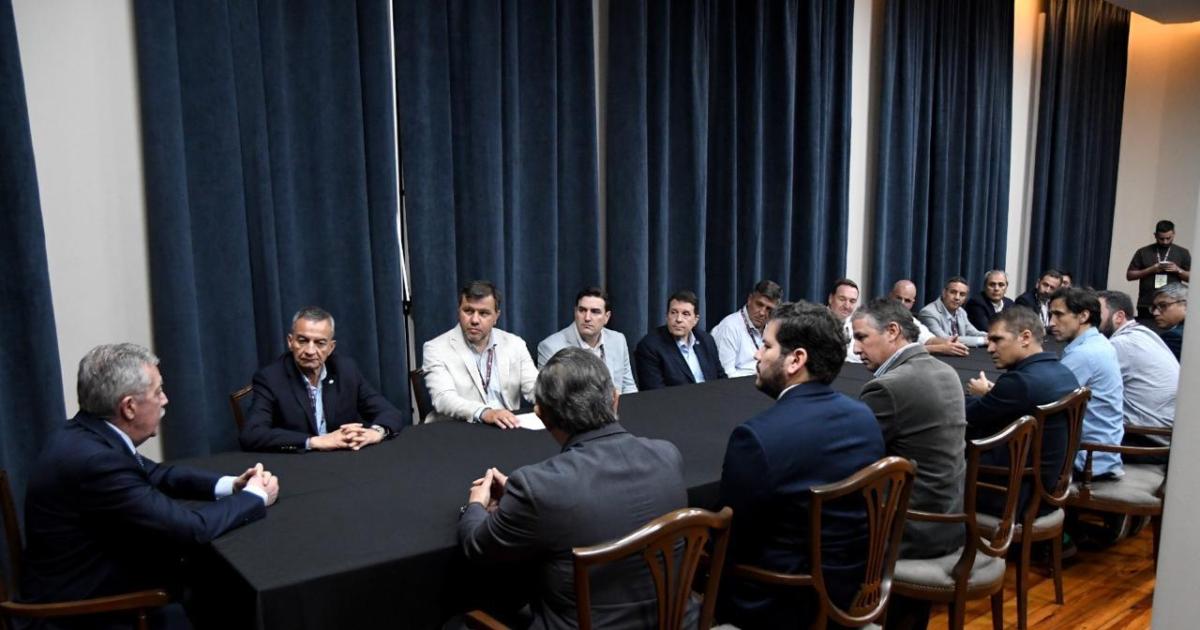 Desarrollo industrial- Eliacuteas Suaacuterez resaltoacute que el Estado debe garantizar logiacutestica y la infraestructura