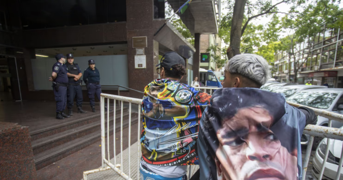 Juicio por la muerte de Maradona- este jueves comienzan los alegatos de la Fiscaliacutea contra los siete acusados