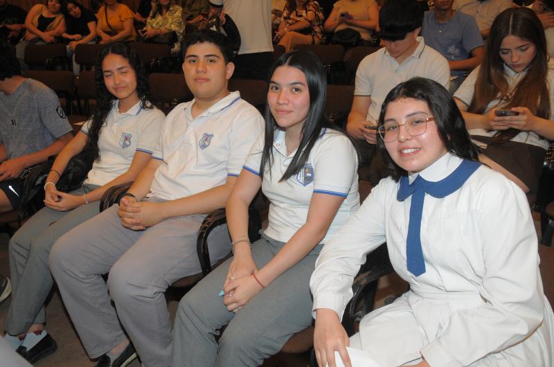 EL ROTARY CLUB ENTREGOacute DISTINCIONES