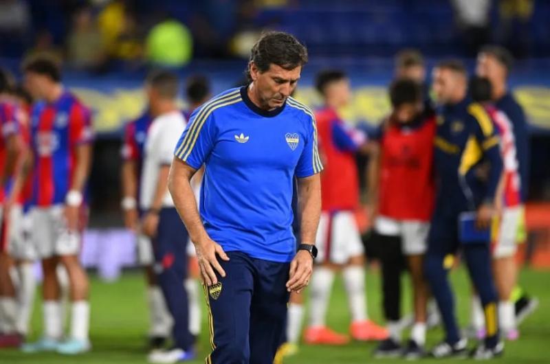 Claudio Úbeda se va cabizbajo de la Bombonera tras otro empate de Boca (Rodrigo ValleGetty Images)