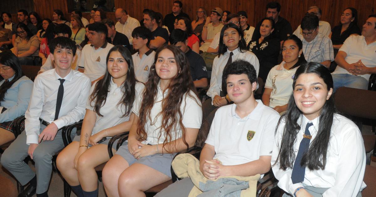 EL ROTARY CLUB ENTREGOacute DISTINCIONES