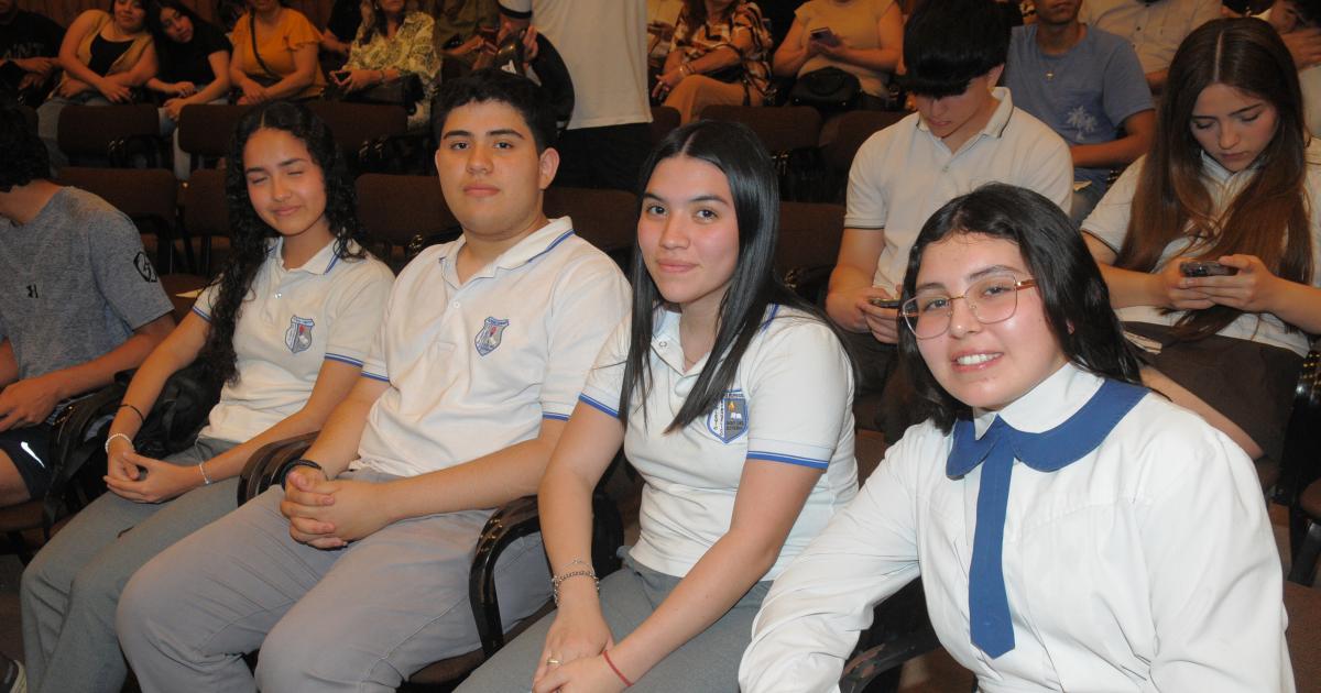 EL ROTARY CLUB ENTREGOacute DISTINCIONES
