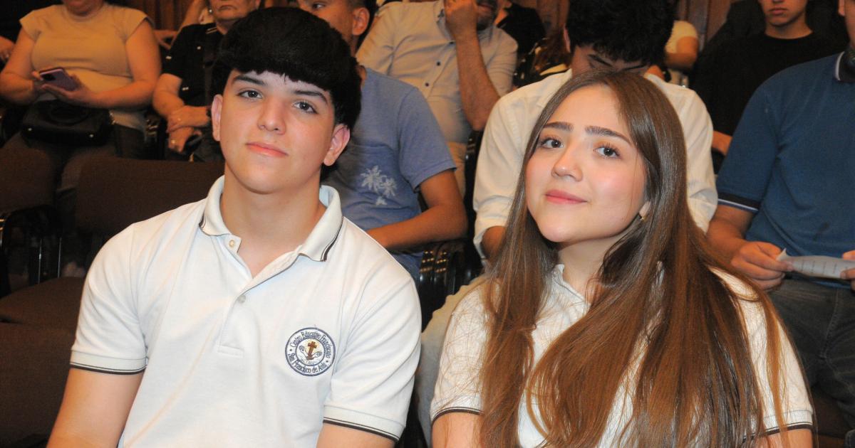 EL ROTARY CLUB ENTREGOacute DISTINCIONES