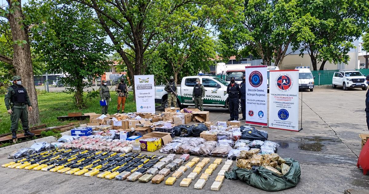 Quema histoacuterica- destruyeron cientos de kilos de droga y dosis de LSD secuestrados por Gendarmeriacutea