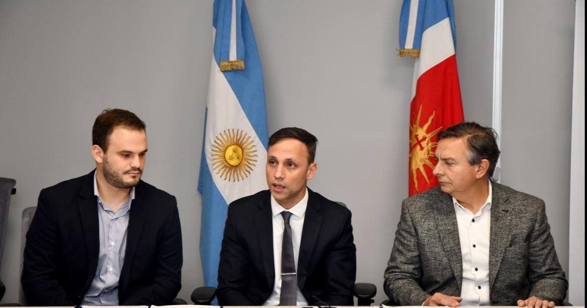 Santiago del Estero firmoacute un convenio para restaurar bosques nativos y fortalecer el control ambiental