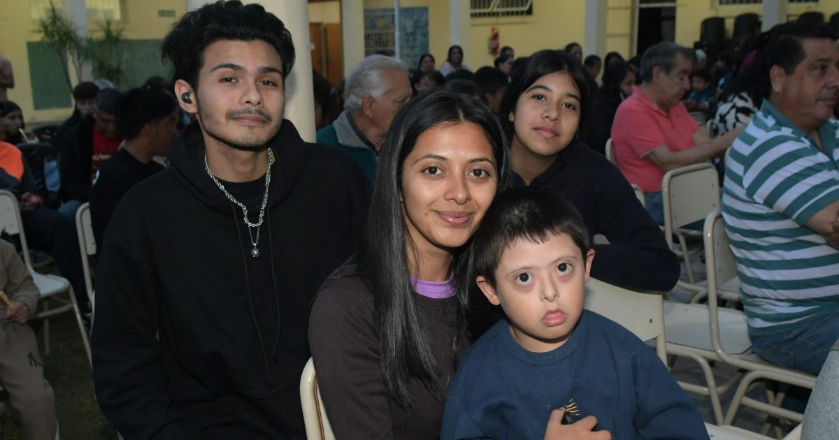 MUESTRA DE EDUCACIOacuteN FIacuteSICA Y MUacuteSICA EN ASAIM