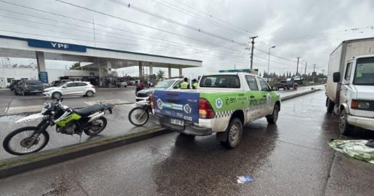 Tragedia- un camioacuten atropelloacute y matoacute a una mujer e hirioacute a dos motociclistas