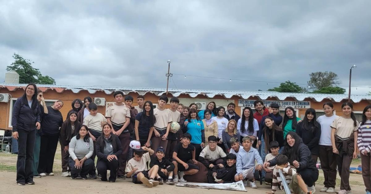 Dictan taller a los nintildeos de 7deg grado del Colegio San Francisco de Asiacutes