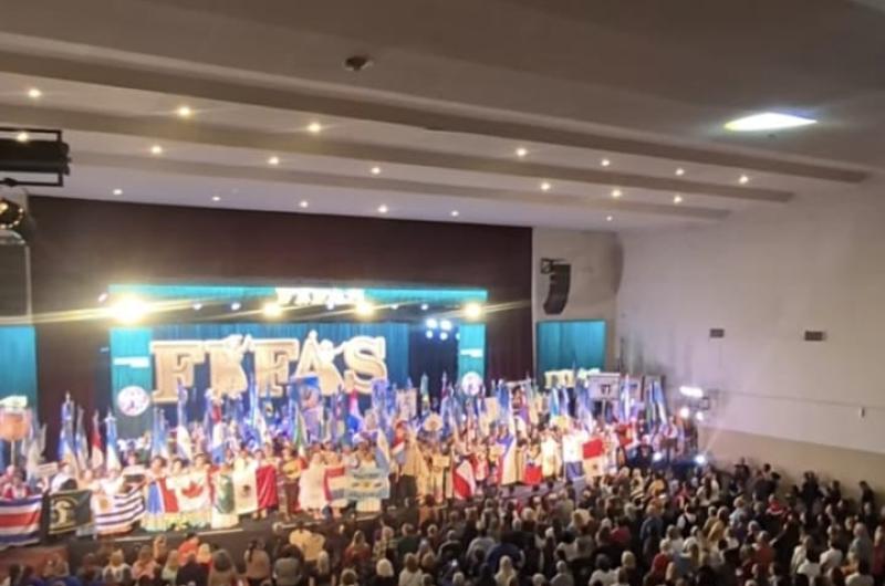 Las Termas se llenoacute de alegriacutea y color con el Festival FIFAS 2026