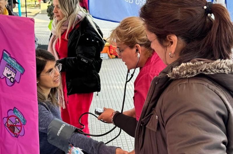 La Banda se tintildee de rosa con una jornada integral de salud
