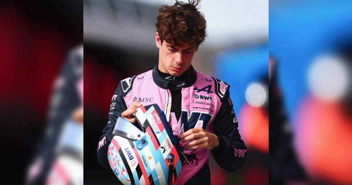 El piloto argentino mantuvo un di�loco con su equipo antes de abandonar la carrera (Foto X Alpine)