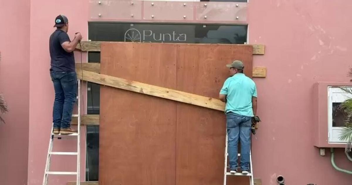 Meacutexico en alerta por el huracaacuten Simoacuten- temen inundaciones deslaves y olas de hasta 9 metros