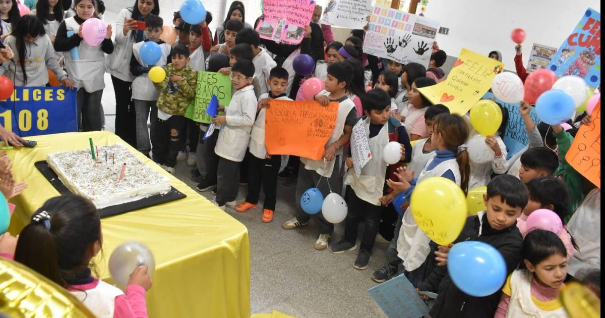 La escuela primaria Nordm 971 Teresa Fabrini celebroacute su 108ordm aniversario