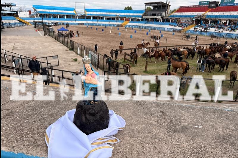 La Virgen de la Consolación de Sumampa fue instaladas en el predio del Festival de Jes�s María (Foto El Liberal)