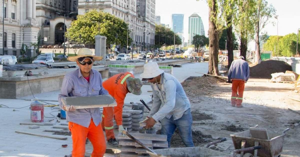 La informalidad alcanza al 45-en-porciento- de los trabajadores en el paiacutes pero en el Norte supera el 80-en-porciento-