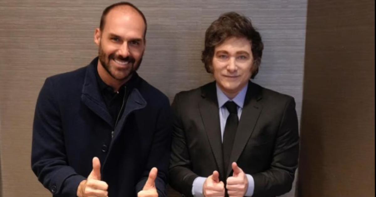 Javier Milei y el hermano de Fl�vio Bolsonaro coincidir�n en una cumbre regional a días del balotaje de Brasil (Foto- Presidencia Archivo TN)