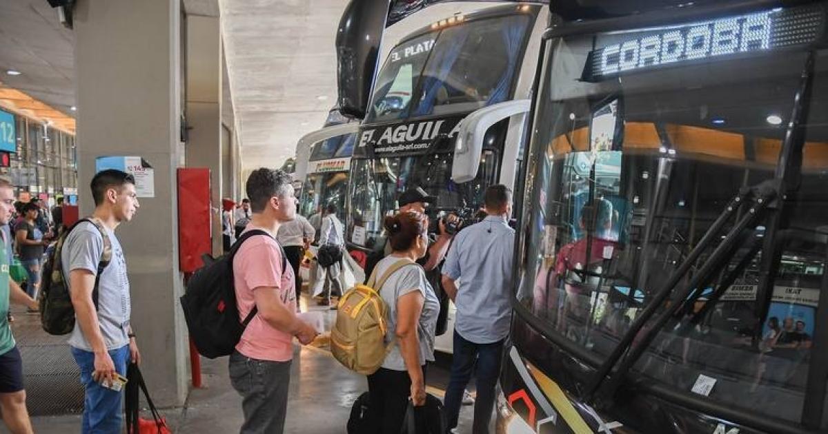 Fin de semana largo- viajaron casi 15 millones de turistas pero cayoacute el gasto total