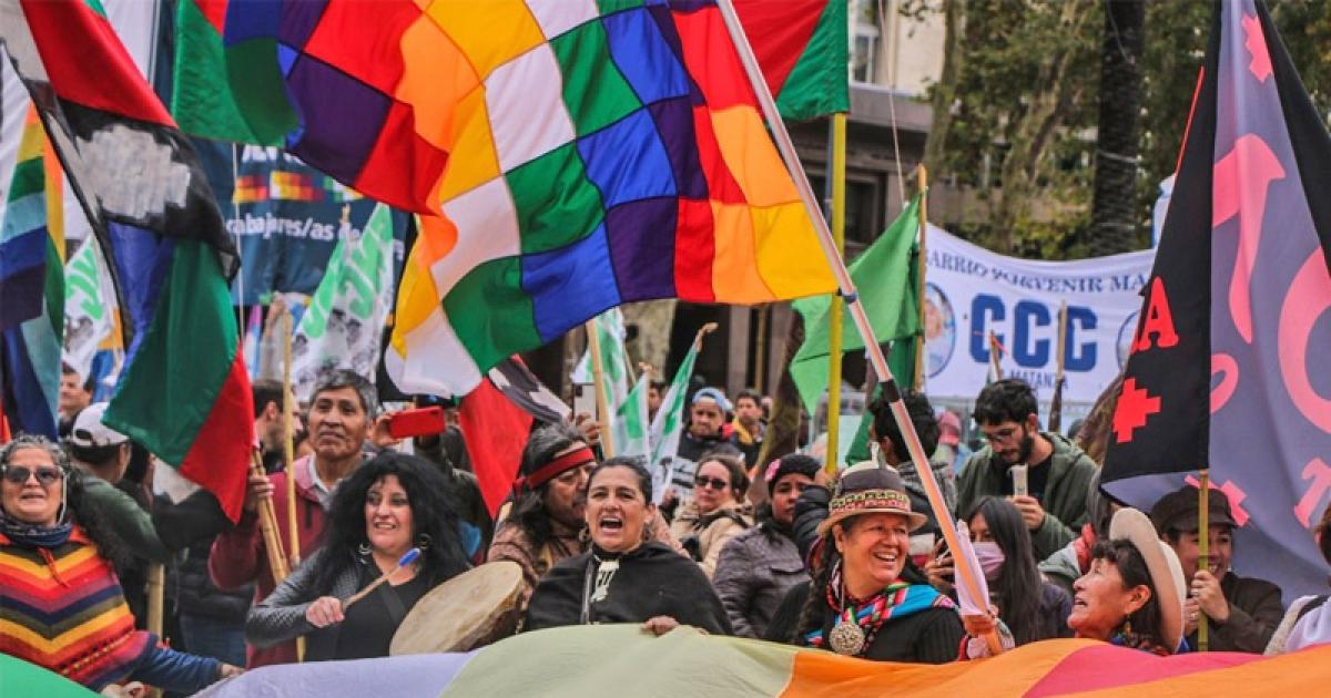 Por queacute suspendieron la movilizacioacuten de pueblos originarios en la puerta de la casa de Cristina Kirchner contra el Diacutea de la Raza