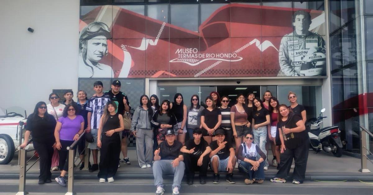 Eacutexito turiacutestico en Termas de Riacuteo Hondo- maacutes de 3500 personas visitaron el Museo del Automoacutevil durante el fin de semana largo